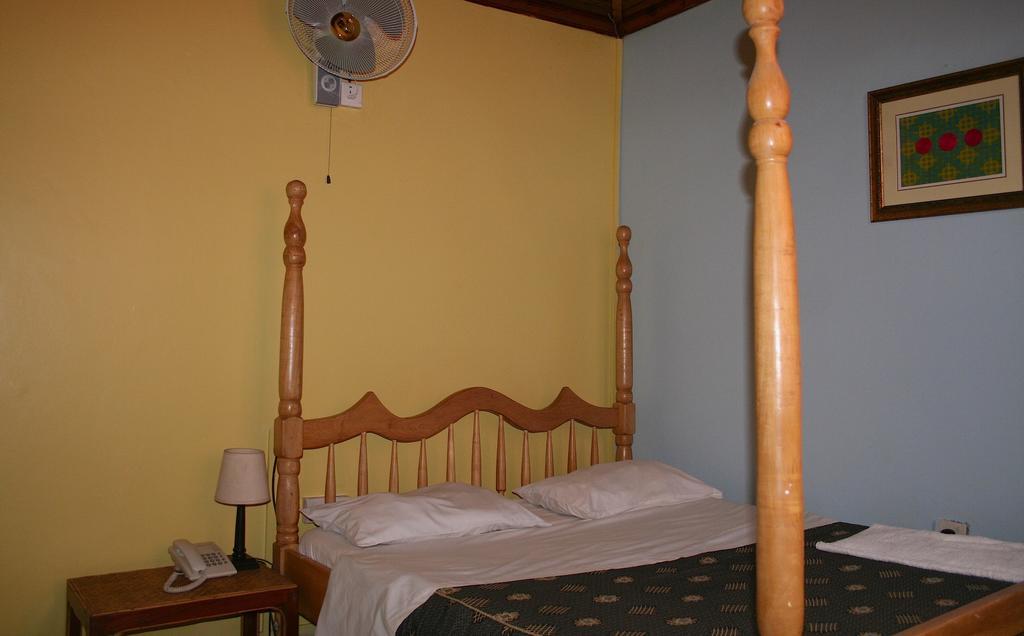 Hotel Acacia Kampala Habitación foto