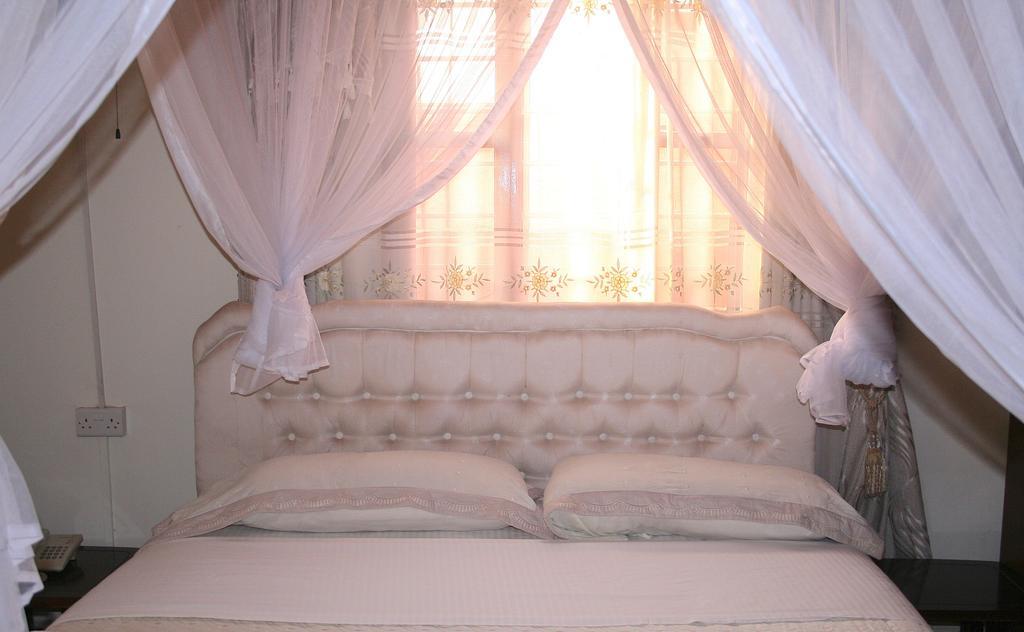 Hotel Acacia Kampala Habitación foto