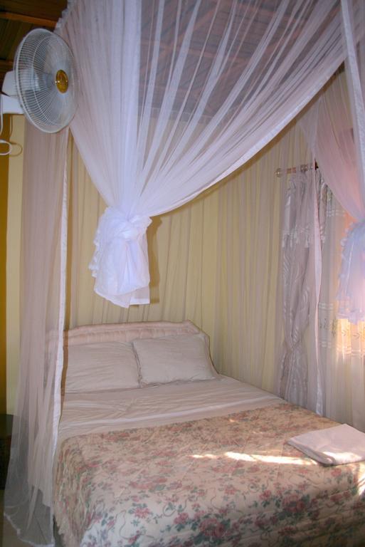 Hotel Acacia Kampala Habitación foto